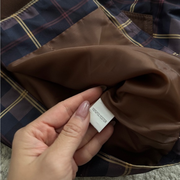 Lightweight Plaid Jacket with Brown Accents - Picture 11 of 11